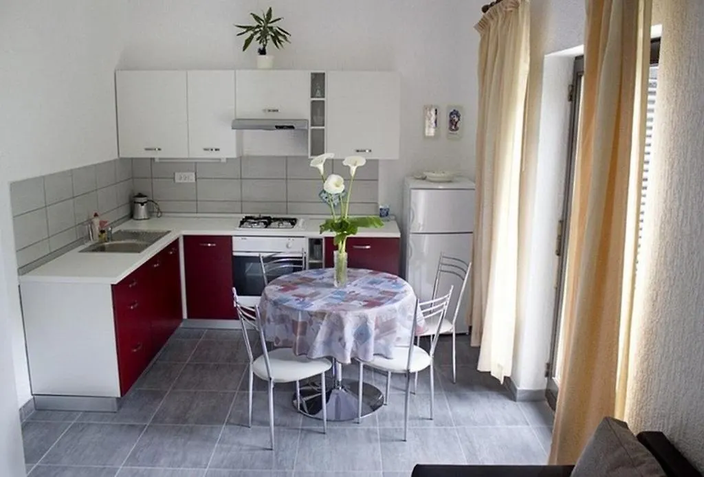 Apartments With A Parking Space Mali Losinj
