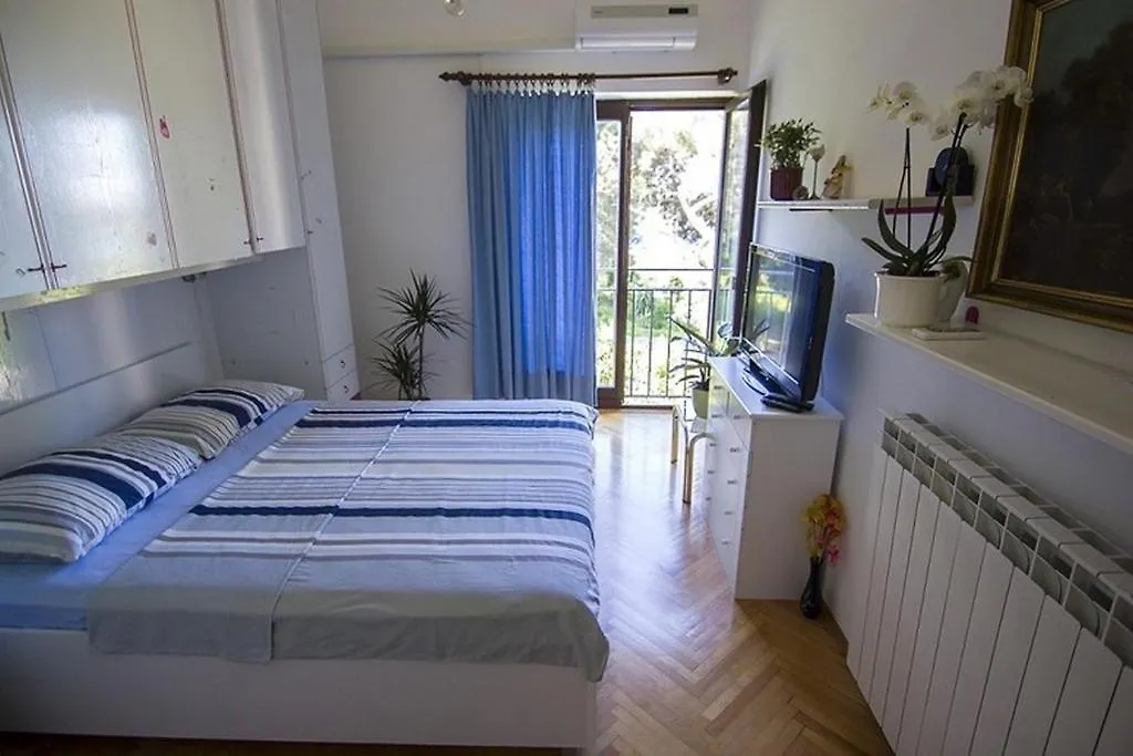 Apartments With A Parking Space Mali Losinj